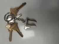 CS1532/2025  SET OF KEYS WITH AN ENGRAVED INSCRIPTION MADE IN USA